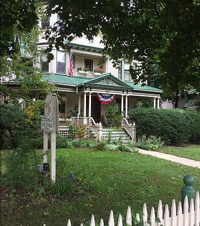 Victoria On Main Bed and Breakfast - Whitewater | Restaurants Near Me | Logo