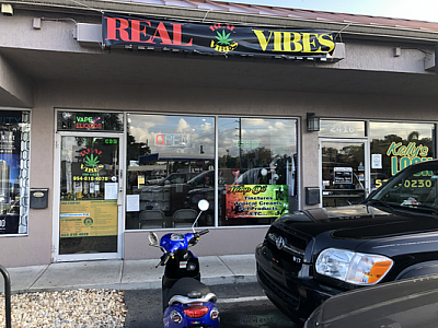 Real Vibes - Wilton Manors | Retail | Logo